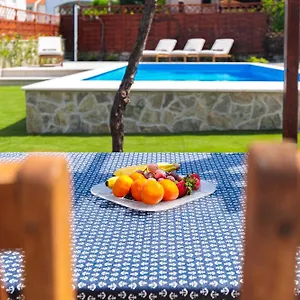 Appartement Home Away From Home With A Heated Pool, Punat