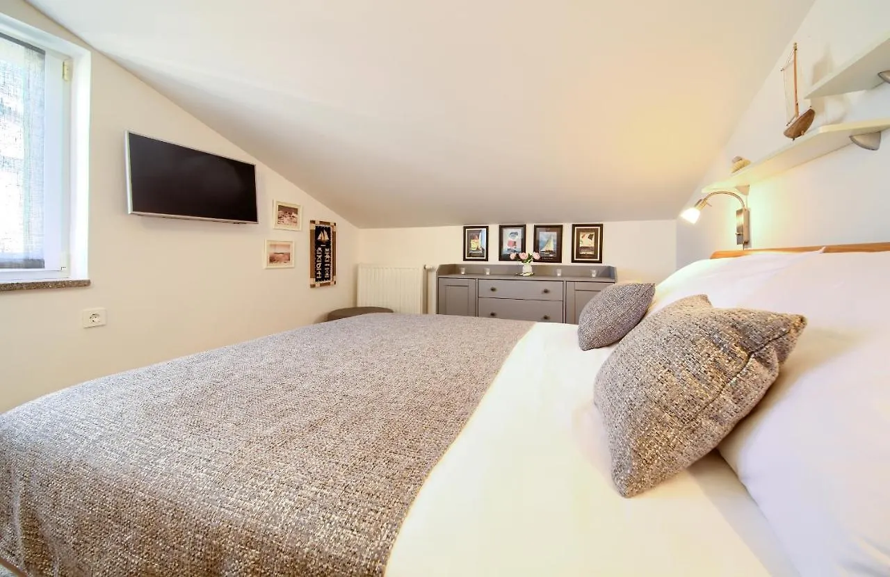 Sea & Wine Apartment With Terrace & Scenic Sea View, פונאנט 0*,  קרואטיה